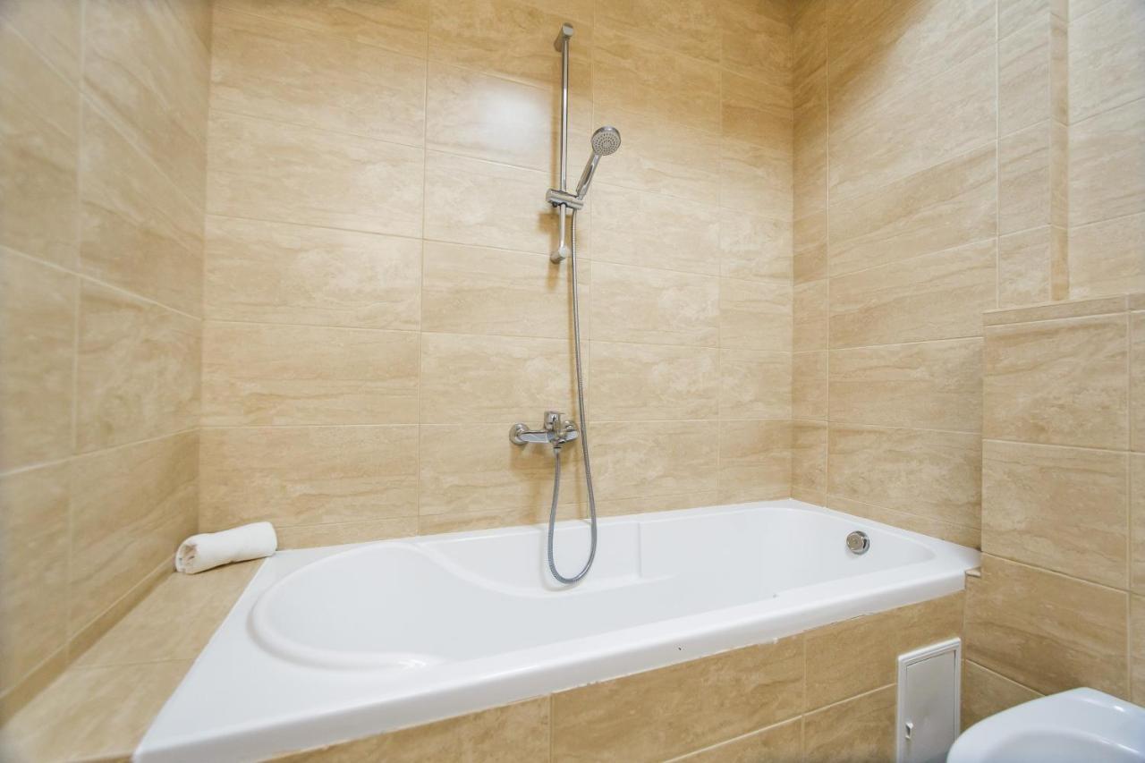 Elegant & Spacious - Central Apartment ออราแด ภายนอก รูปภาพ