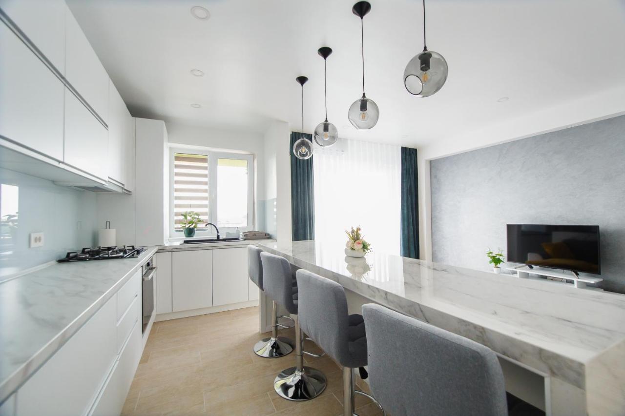 Elegant & Spacious - Central Apartment ออราแด ภายนอก รูปภาพ