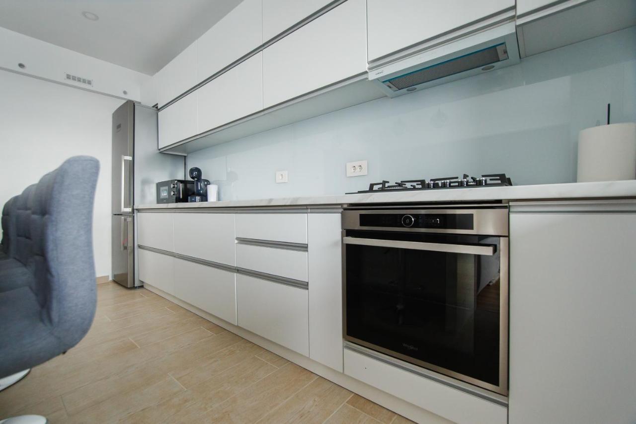 Elegant & Spacious - Central Apartment ออราแด ภายนอก รูปภาพ
