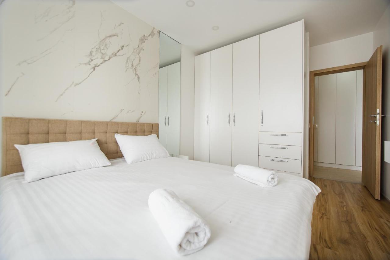Elegant & Spacious - Central Apartment ออราแด ภายนอก รูปภาพ