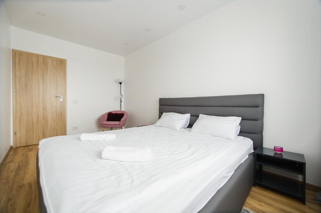 Elegant & Spacious - Central Apartment ออราแด ภายนอก รูปภาพ