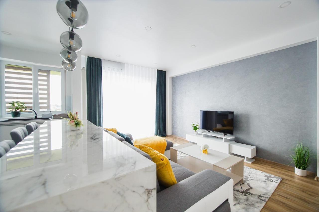 Elegant & Spacious - Central Apartment ออราแด ภายนอก รูปภาพ